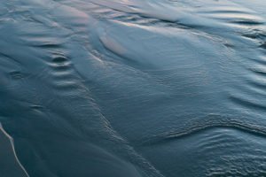 Undo App | Shiny blue sand, reflecting the calming essence one may seek in learning how to meditate.